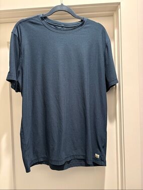 Vuori Men's  Strato Tech Tee in Navy Blue